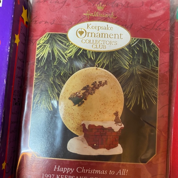 Hallmark ornaments and salt and pepper shakers - Picture 4 of 9